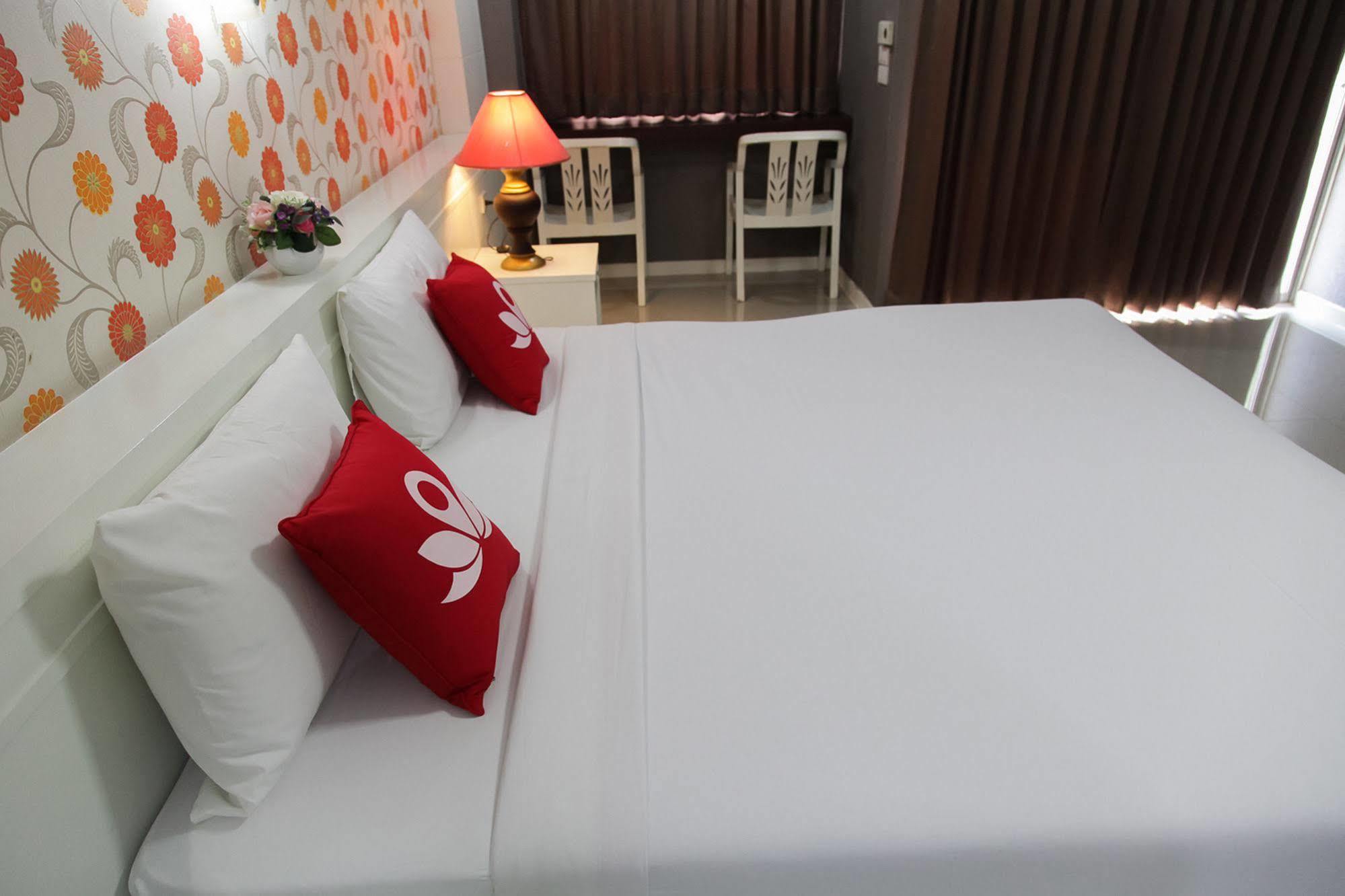 Zen Rooms Bangchak Банкок Екстериор снимка